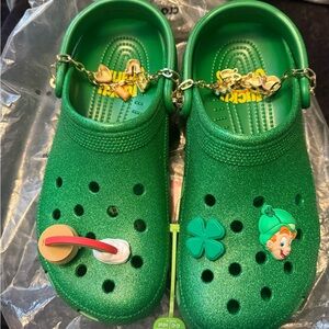 NEW Crocs Lucky Charms Classic Clog #209444-310 w/Charms Men 9 / Women 11